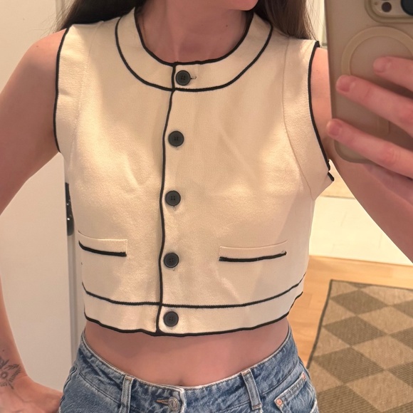 Monochrome sleeveless crop top - Picture 1 of 4